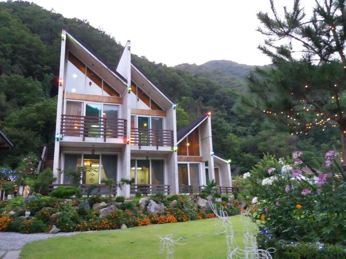 Moon On The Cloud Villa Yeongwol Exterior foto