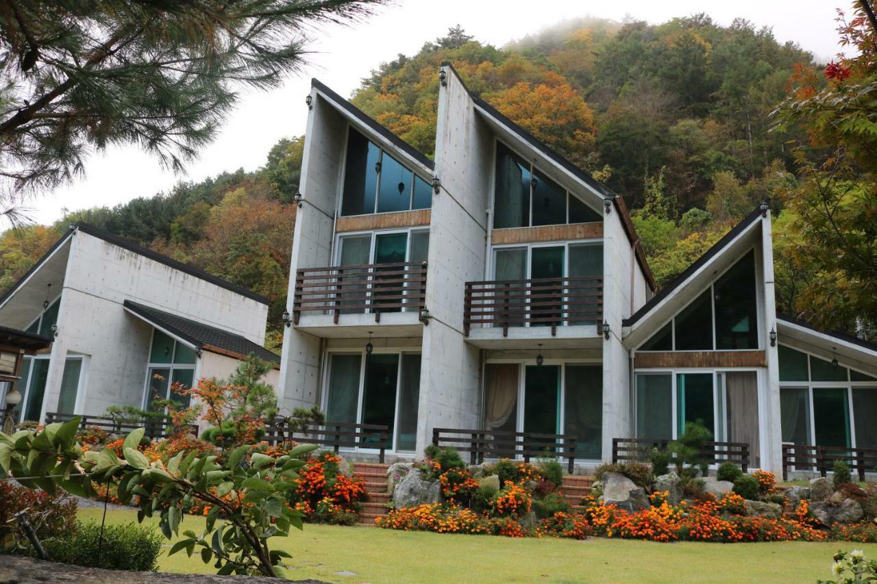 Moon On The Cloud Villa Yeongwol Exterior foto